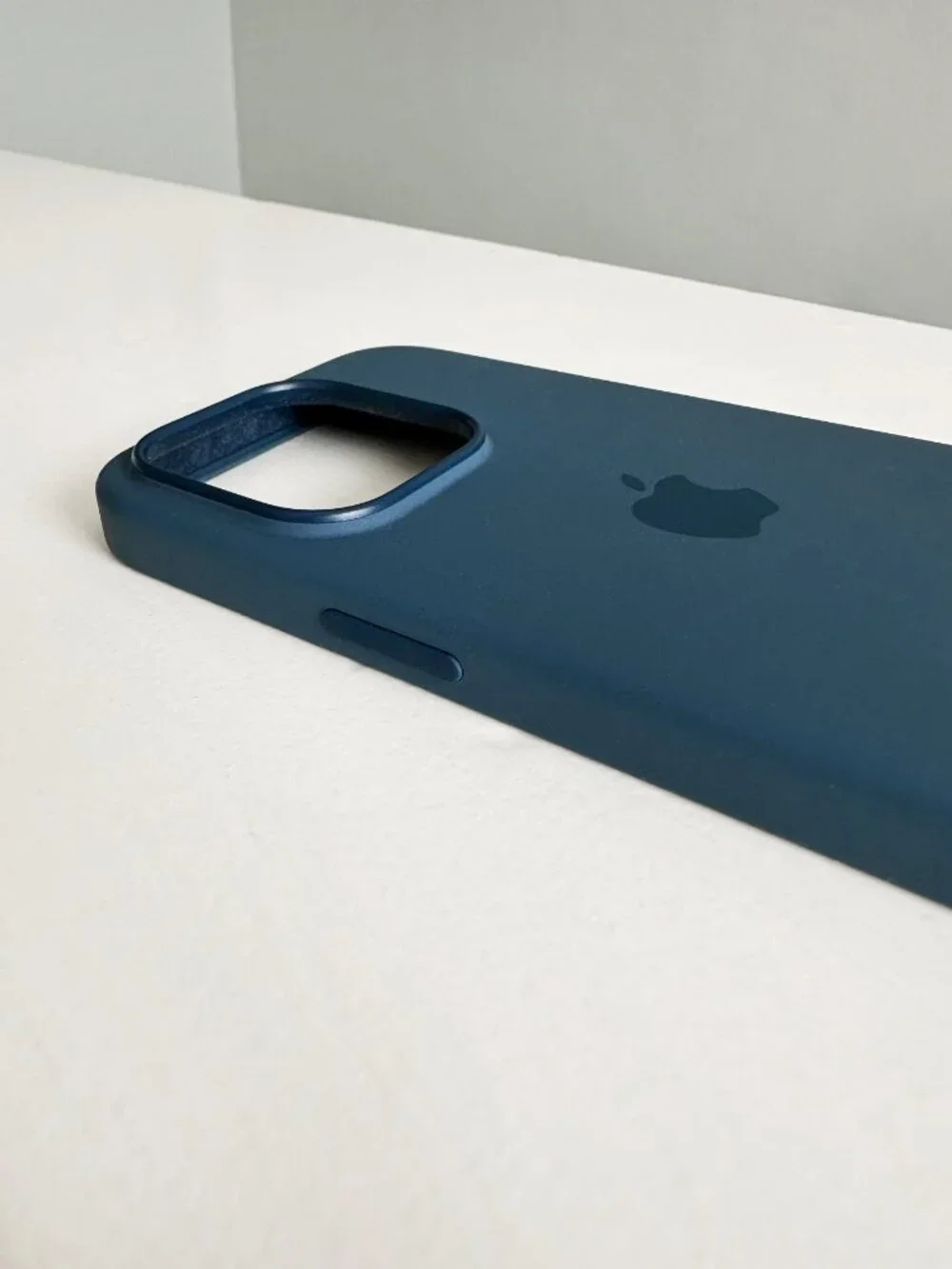 iPhone 14 Pro Silicone Case in Storm Blue